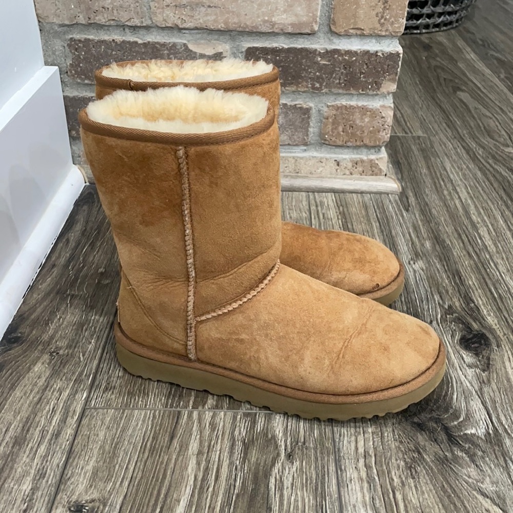 Classic short chestnut brown boot size 8